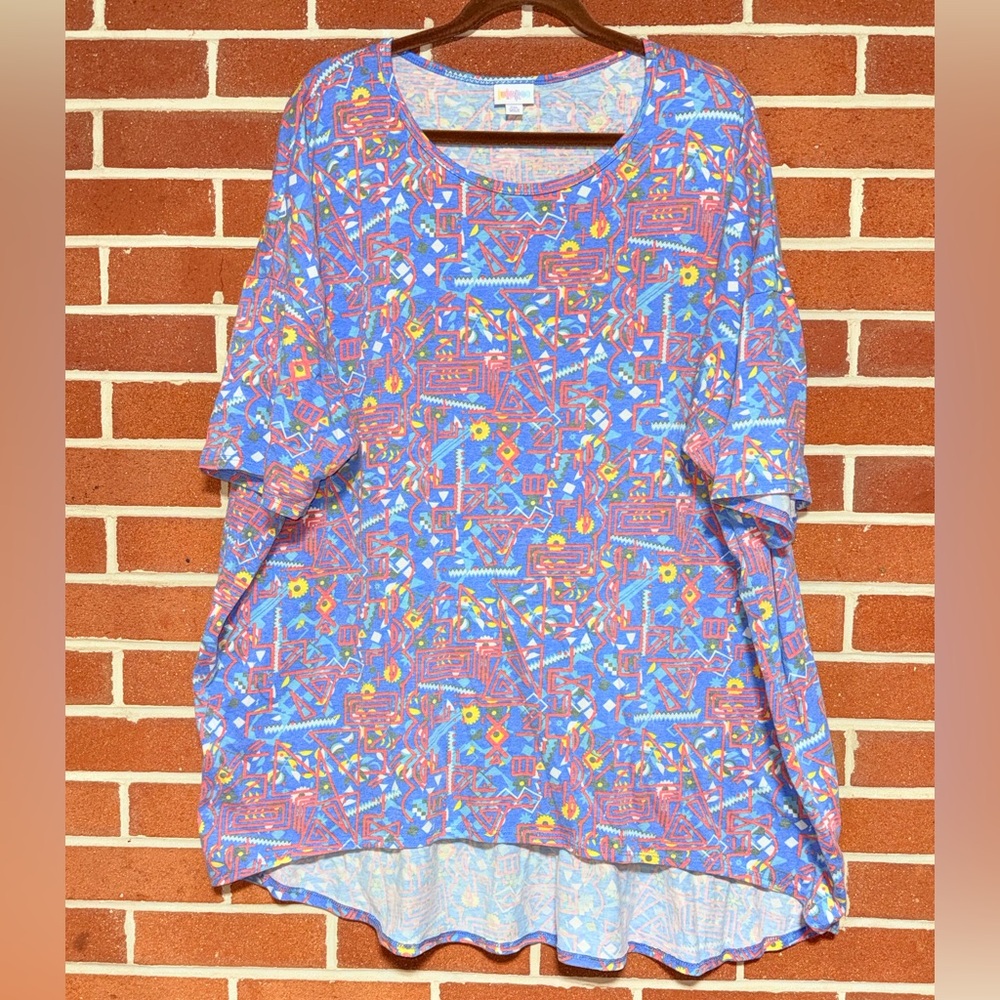 LuLaRoe Shirt Women’s 3XL Short Sleeve
Top